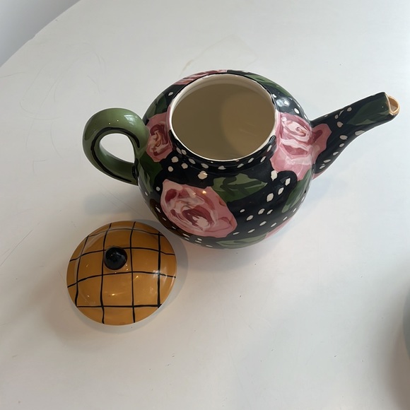 droll design tea pot and creamer sugar on plate - Picture 3 of 10